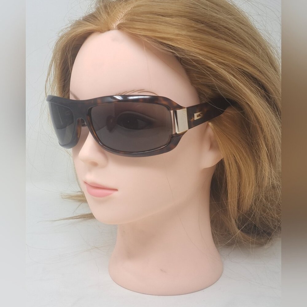 Gucci Tortoiseshell Sunglasses - Picture 8 of 16